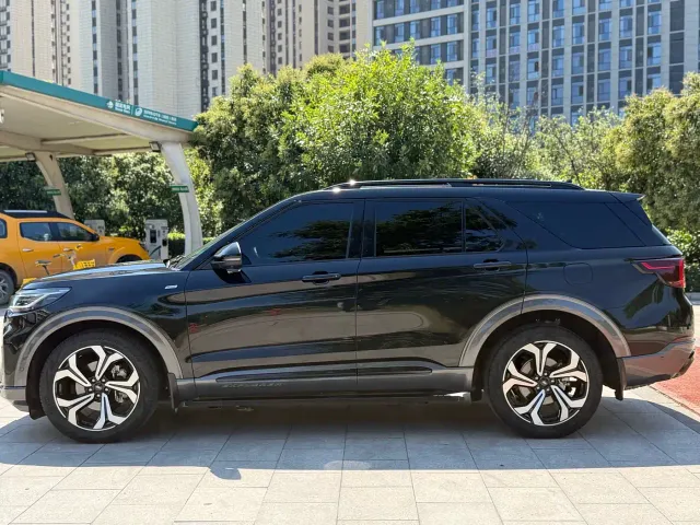 Ford Explorer — Фото автомобиля 9