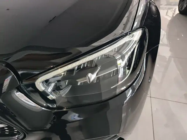 Mercedes-Benz E-Class — Фото автомобиля 23