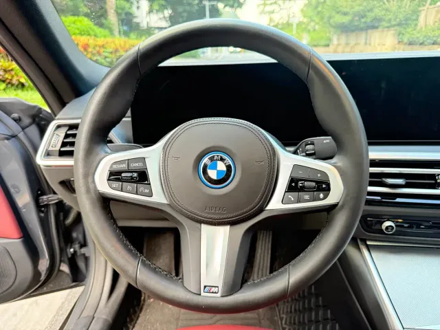 BMW i4 — Фото автомобиля 6
