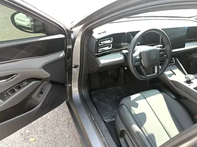 BYD Qin L — Фото автомобиля 15