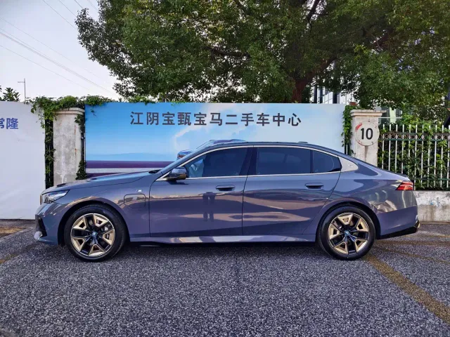 BMW i5 — Фото автомобиля 2