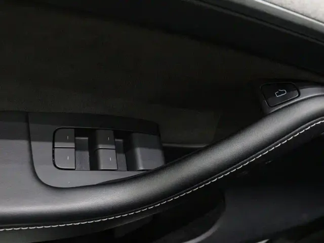 Tesla Model Y — Фото автомобиля 20