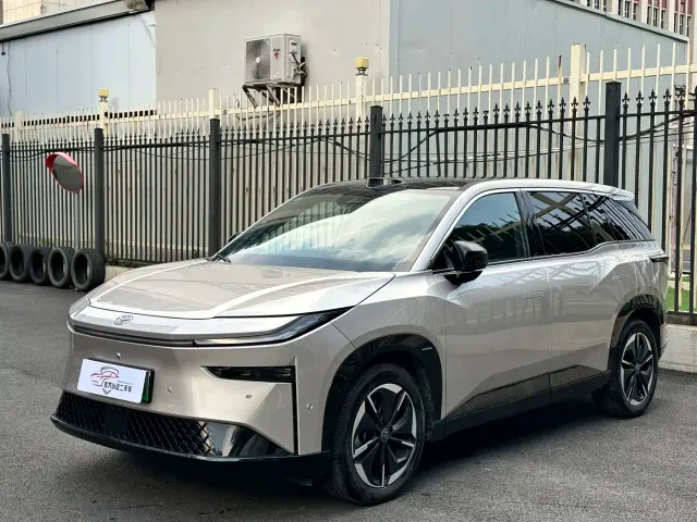 Фотография автомобиля — Toyota BoZhi 3X