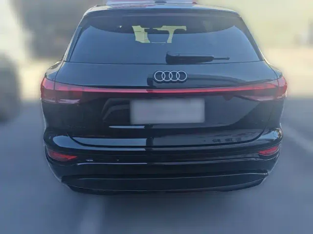 Audi Q6L e-tron — Фото автомобиля 7