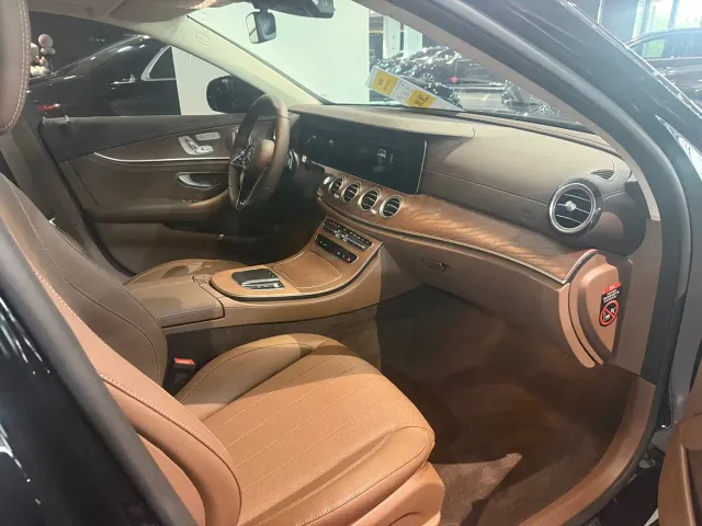 Mercedes-Benz E-Class — Фото автомобиля 3