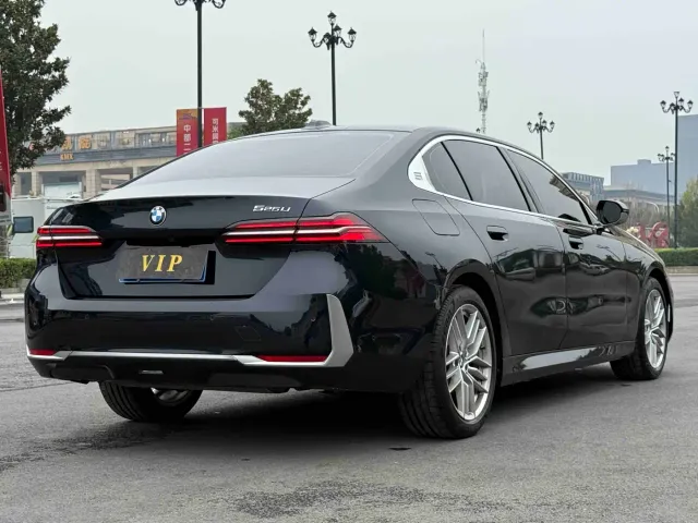 BMW 5 Series — Фото автомобиля 9