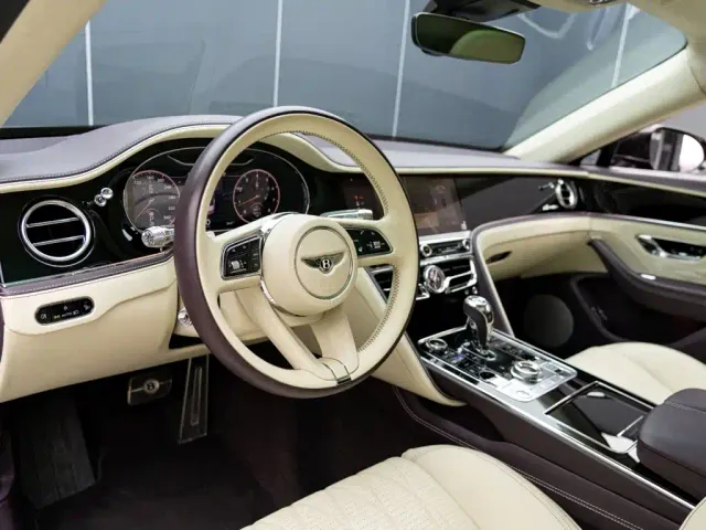 Bentley Flying Spur — Фото автомобиля 11