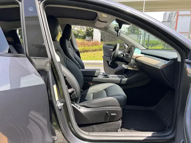 Tesla Model Y — Фото автомобиля 8