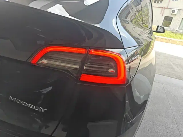 Tesla Model Y 2024 Rear-Wheel Drive Version — Фото автомобиля 7
