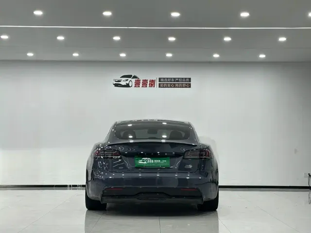 Tesla Model S — Фото автомобиля 3