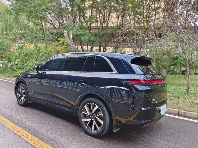 Li Auto L7 — Фото автомобиля 4