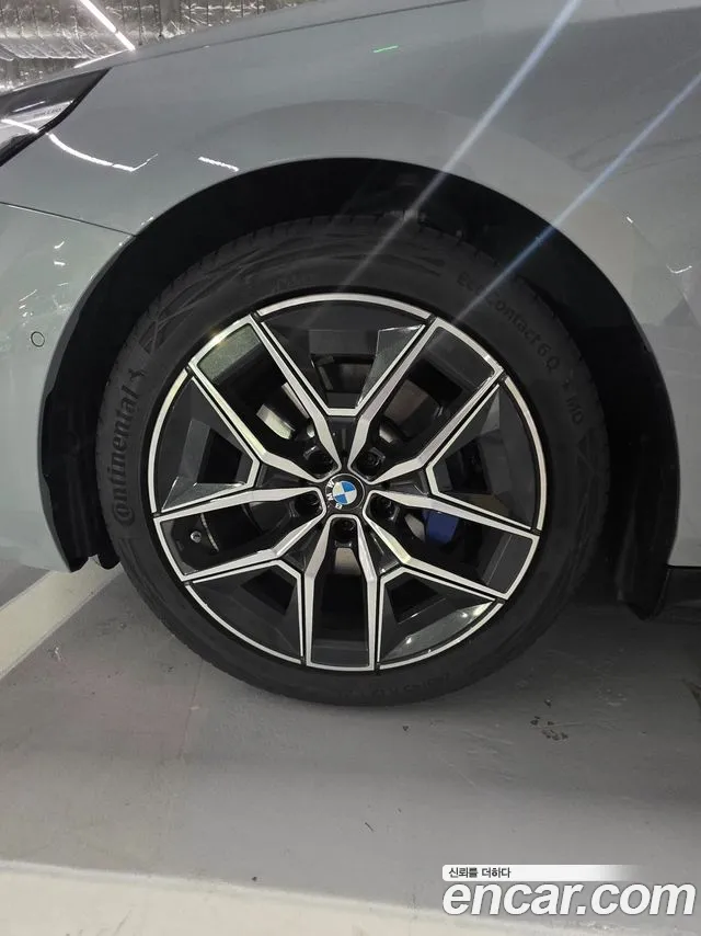 BMW 5 Series G60 — Фото автомобиля 18