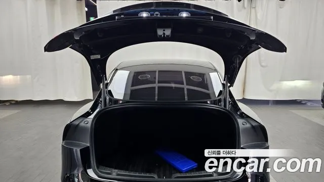 Tesla Model 3 — Фото автомобиля 26