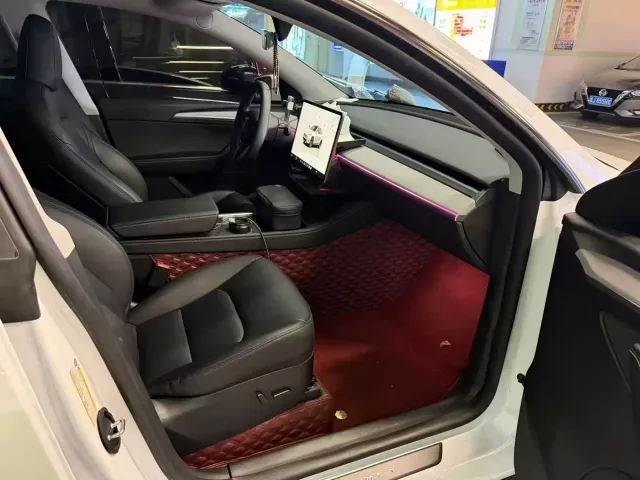 Tesla Model Y — Фото автомобиля 5