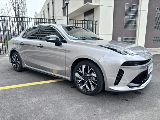 Lynk & Co 03 — Фото автомобиля 3