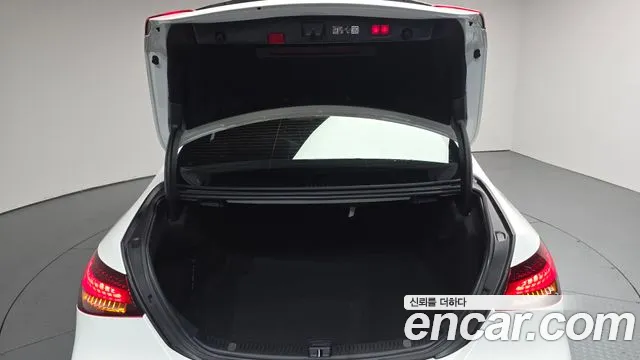 Mercedes-Benz E-Class — Фото автомобиля 28