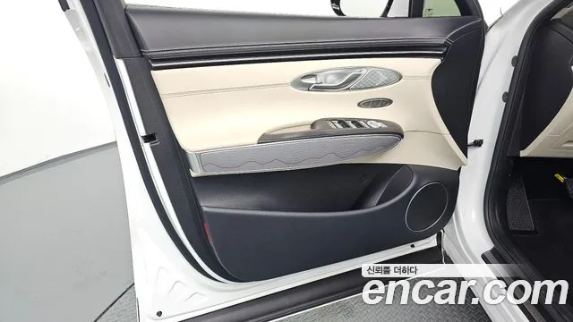 Genesis GV70 — Фото автомобиля 13