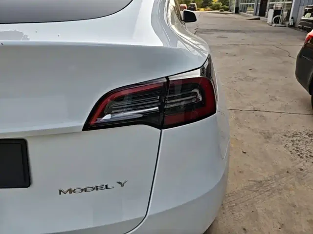 Tesla Model Y — Фото автомобиля 7