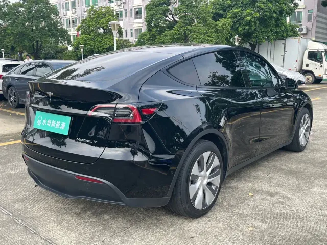 Tesla Model Y — Фото автомобиля 7