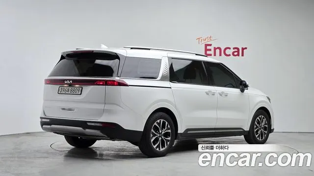 Kia Carnival — Фото автомобиля 2