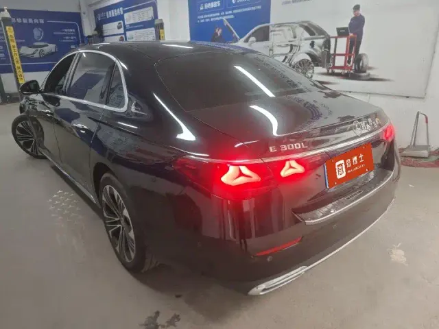 Mercedes-Benz E-Class — Фото автомобиля 8