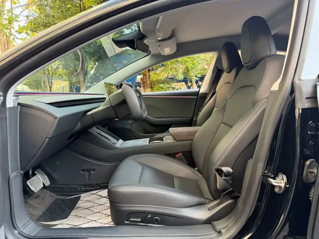 Tesla Model 3 — Фото автомобиля 13