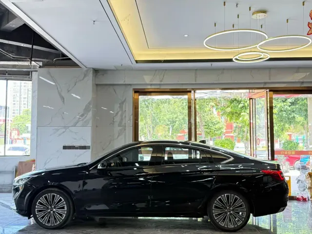 Hongqi H5 — Фото автомобиля 7