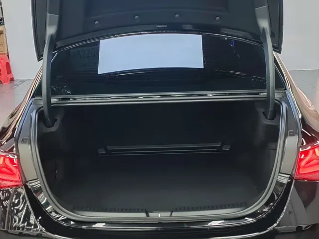 Mercedes-Benz E-Class — Фото автомобиля 15