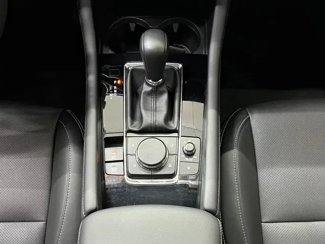 Mazda Axela — Фото автомобиля 12
