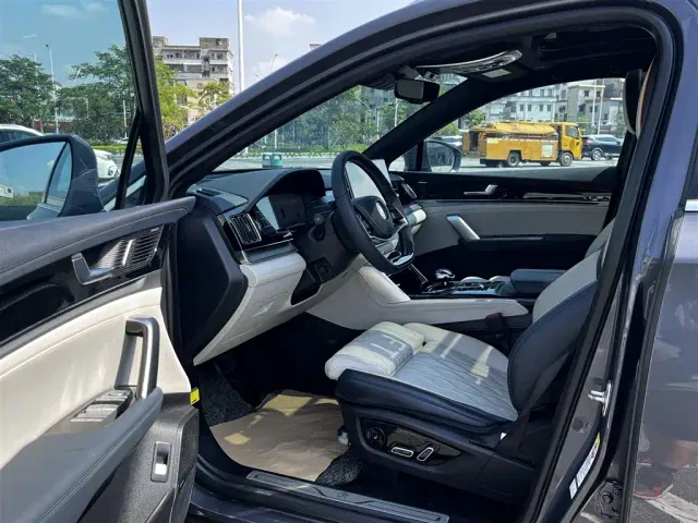 BYD Tang — Фото автомобиля 9