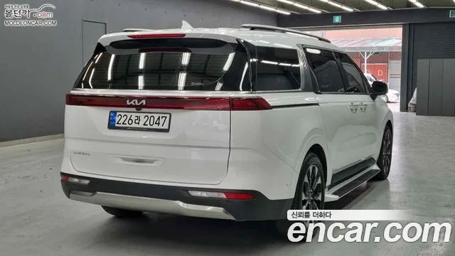 Kia Carnival Generation 4 — Фото автомобиля 3