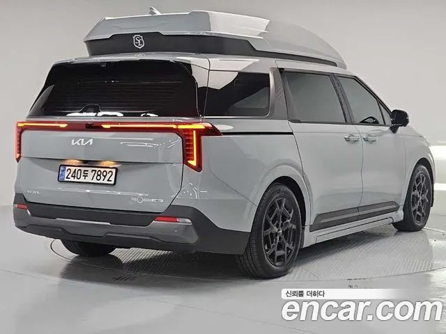 Kia Carnival Generation 4 — Фото автомобиля 4