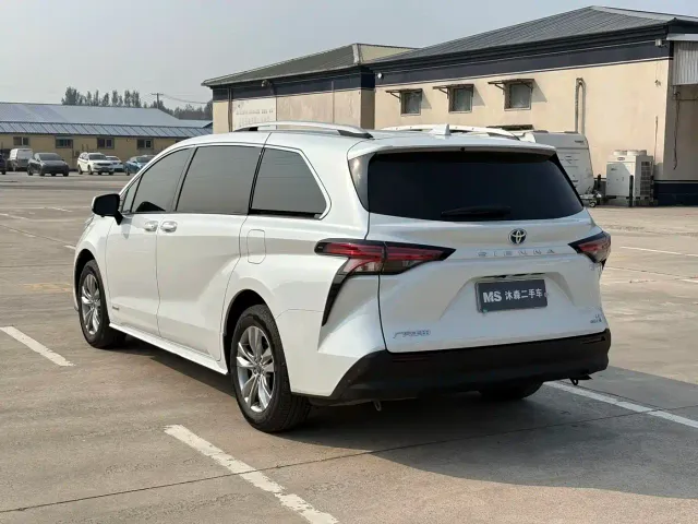 Toyota Sienna — Фото автомобиля 6