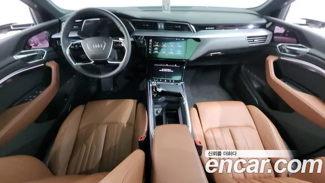 Audi e-tron — Фото автомобиля 4