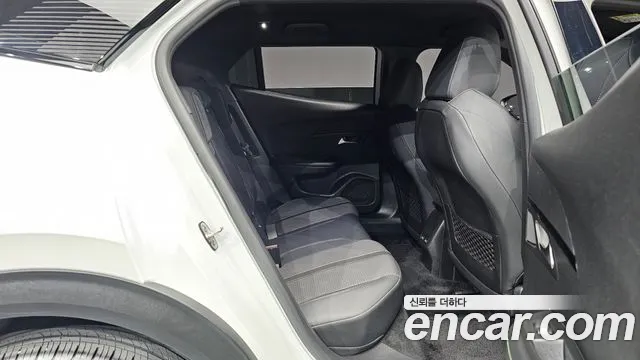 Peugeot 2008 Generation 2 — Фото автомобиля 30
