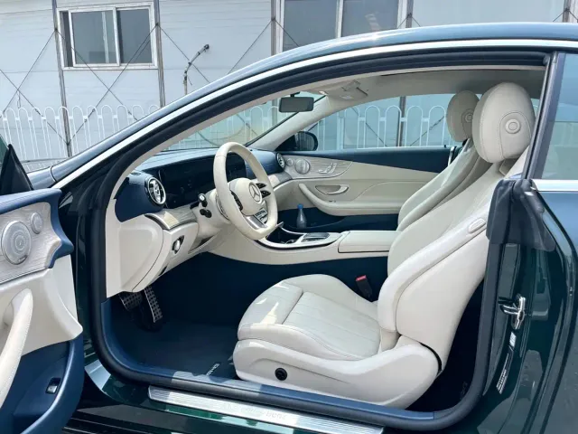 Mercedes-Benz E-Class — Фото автомобиля 4