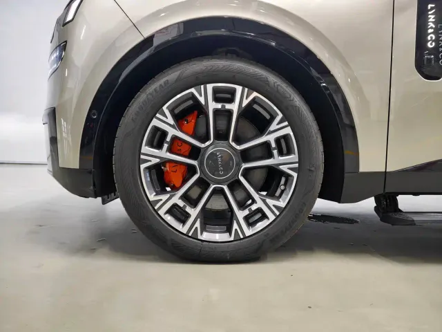 Lynk & Co 900 — Фото автомобиля 15