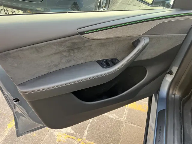 Tesla Model Y — Фото автомобиля 12