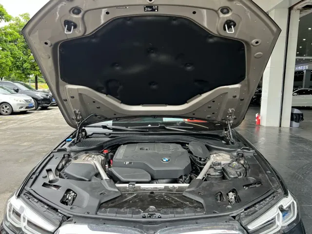 BMW 5 Series — Фото автомобиля 15