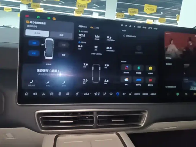Li Auto MEGA — Фото автомобиля 12