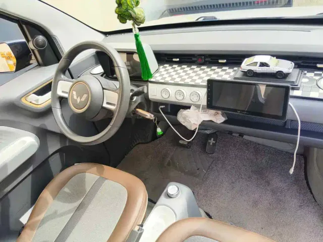 Wuling Hongguang Mini EV — Фото автомобиля 11