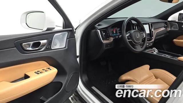 Volvo XC60 2nd Gen — Фото автомобиля 15