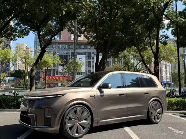 Li Auto L9 — Фото автомобиля 2