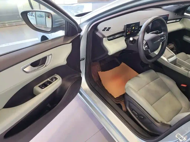 Roewe D6 — Фото автомобиля 15