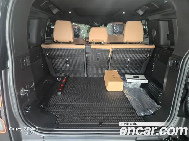 Land Rover Defender — Фото автомобиля 12