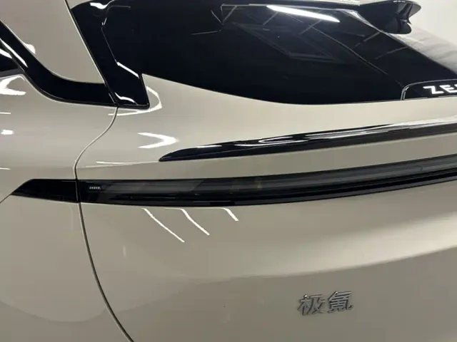 Zeekr 007 GT — Фото автомобиля 10