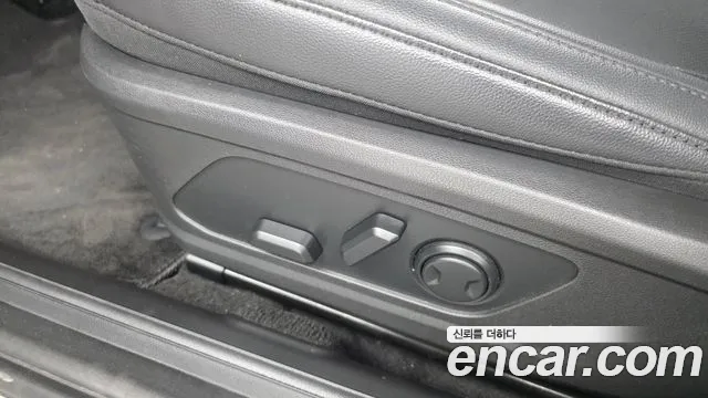 Hyundai Grandeur Grandeur (GN7) 2.5 Бензин 2WD — Фото автомобиля 16