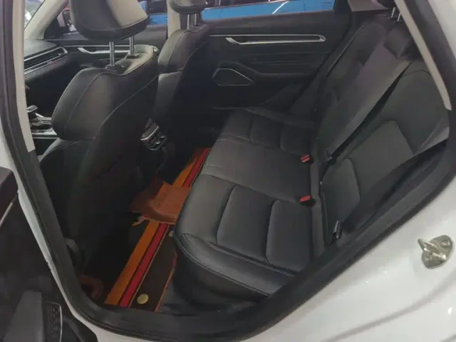 Geely Emgrand — Фото автомобиля 12