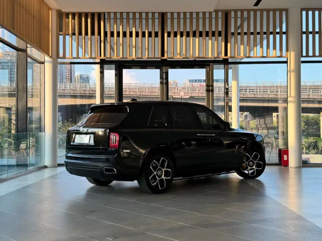 Rolls-Royce Cullinan — Фото автомобиля 3