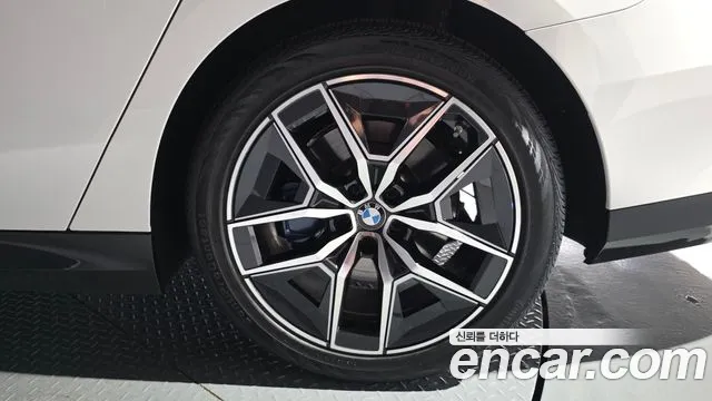 BMW 5 Series G60 — Фото автомобиля 21